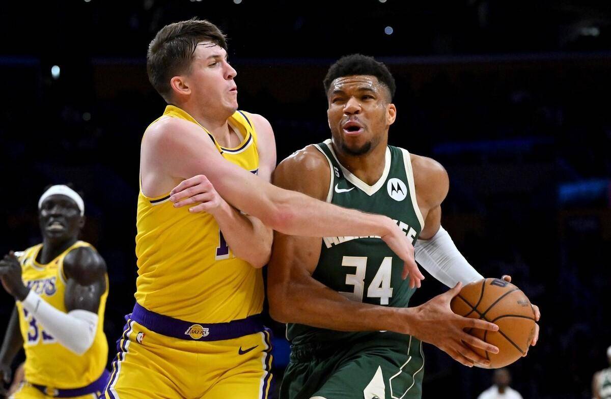 爱游戏官网包含Ming连续十场比赛得分超过领先优势明显，雄鹿不断突破！的词条