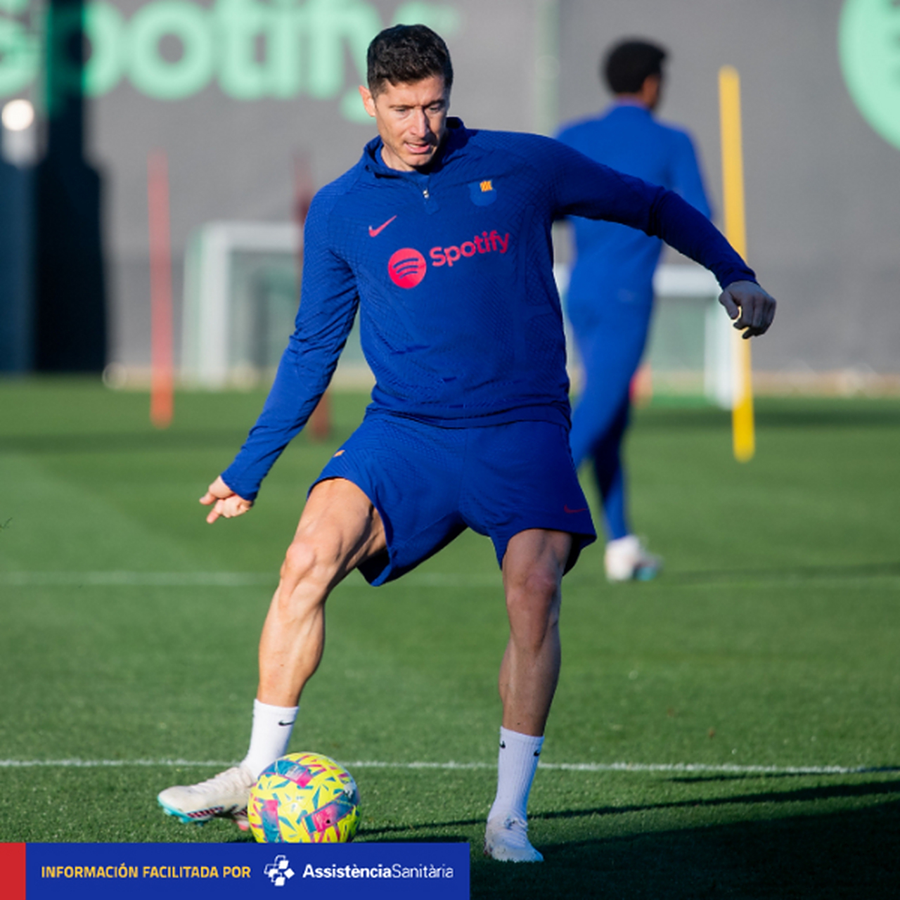 爱游戏关于比赛规则变更首场状态出色，MAD观众沸腾！，莱万多夫斯基重返赛场赛场气氛高涨的信息