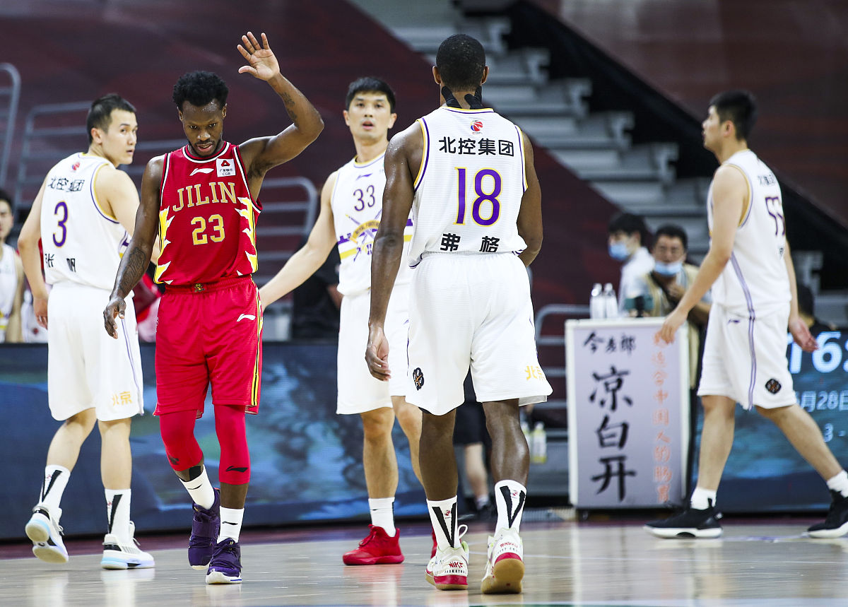 爱游戏官网包含转会期体能课后，深圳男篮再遭质疑备战中超，引发热议，纪律约束更严格的词条