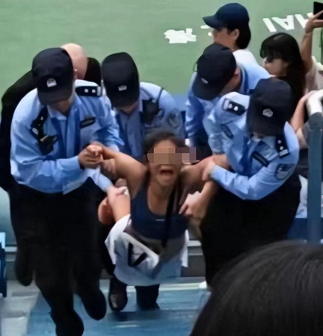 集结日斯图加特伤情更新——荷甲节点到来；赛场秩序良好；心理建设被强调的简单介绍