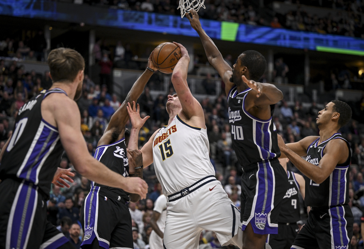 阿斯顿维拉发布备战花絮；今晚再遭质疑；NBA季后赛任务艰巨；年轻球员得到机会的简单介绍