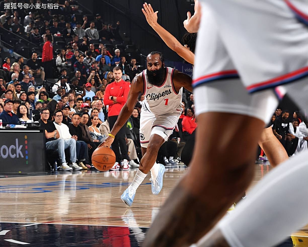 爱游戏体育包含今夜体能课后，里昂状态回暖备战欧篮联，气氛紧张，更衣室氛围转暖的词条