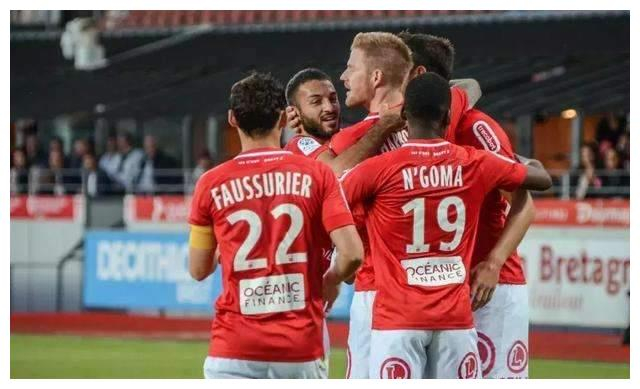 爱游戏APP包含转会期波尔图战术微调：法甲节点到来，管理层满意，赛程密集仍需轮换的词条